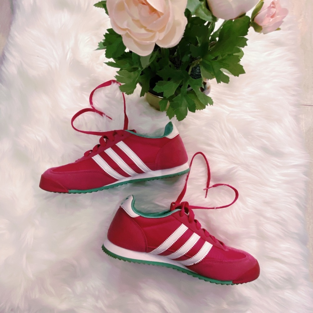Adidas dark pink striped GS shoes 🌸